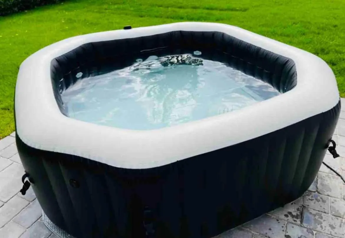 Villa Haushälfte mit Garten, Kamin, Grill&Whirlpool nähe BER Berlin Ferienhaus