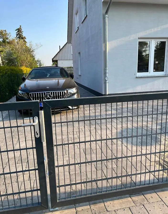 Villa Haushälfte mit Garten, Kamin, Grill&Whirlpool nähe BER Berlin Deutschland