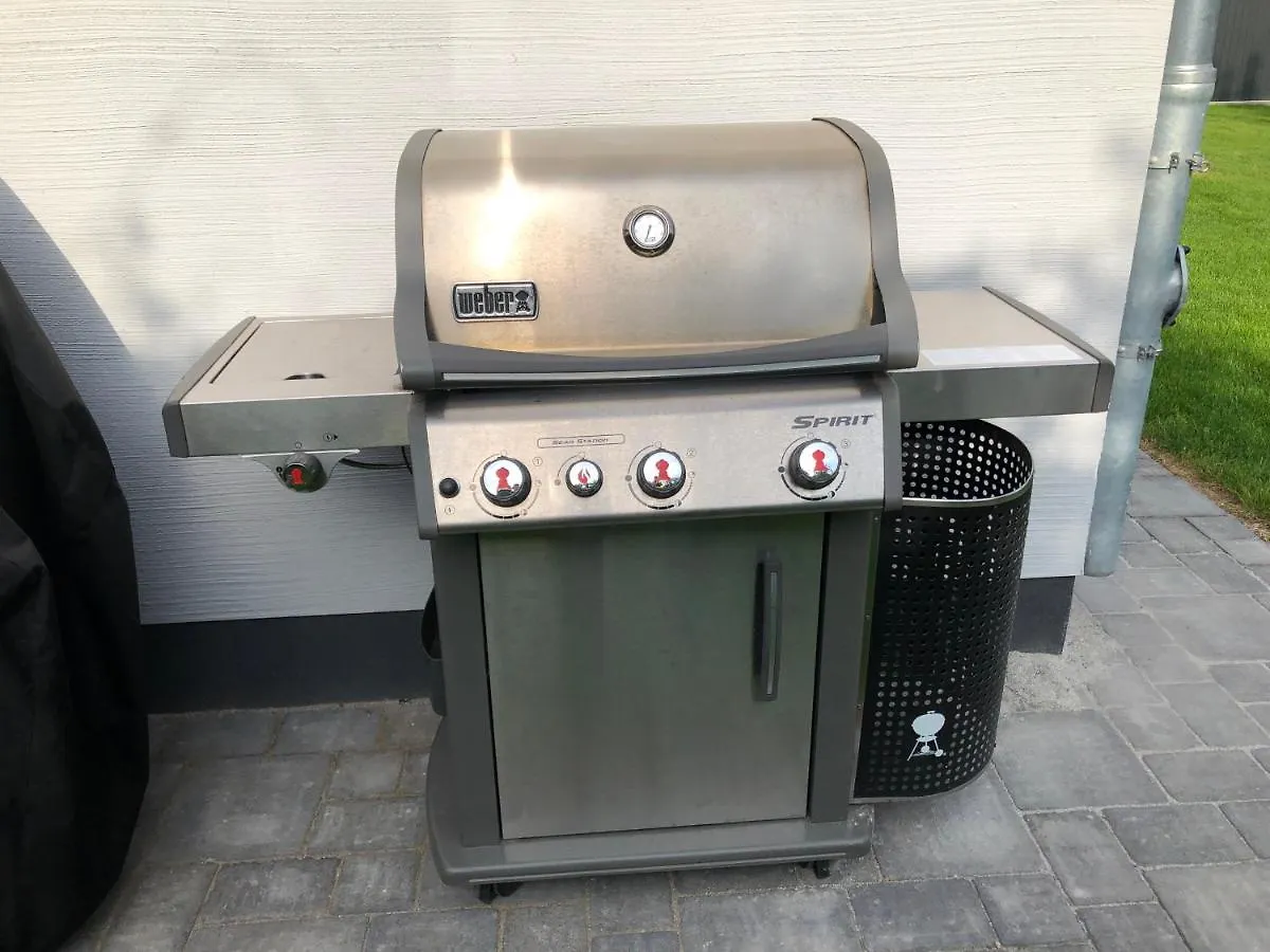 Villa Haushälfte mit Garten, Kamin, Grill&Whirlpool nähe BER Berlin Deutschland
