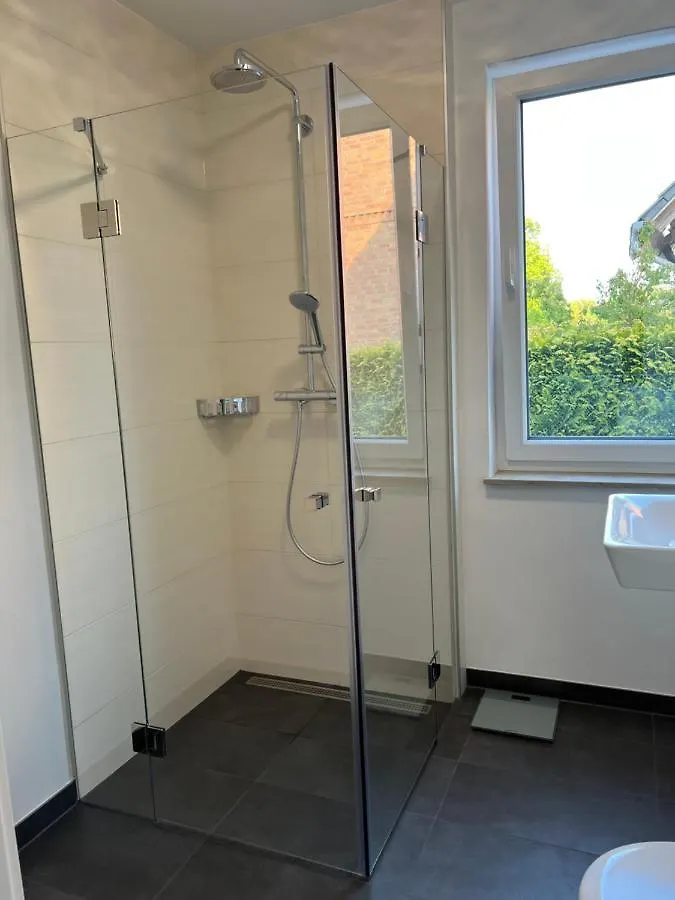 Ferienhaus Villa Haushälfte mit Garten, Kamin, Grill&Whirlpool nähe BER Berlin Deutschland
